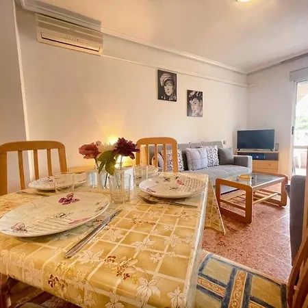 2nd Floor Apt With Comm Pool Tv7 *
